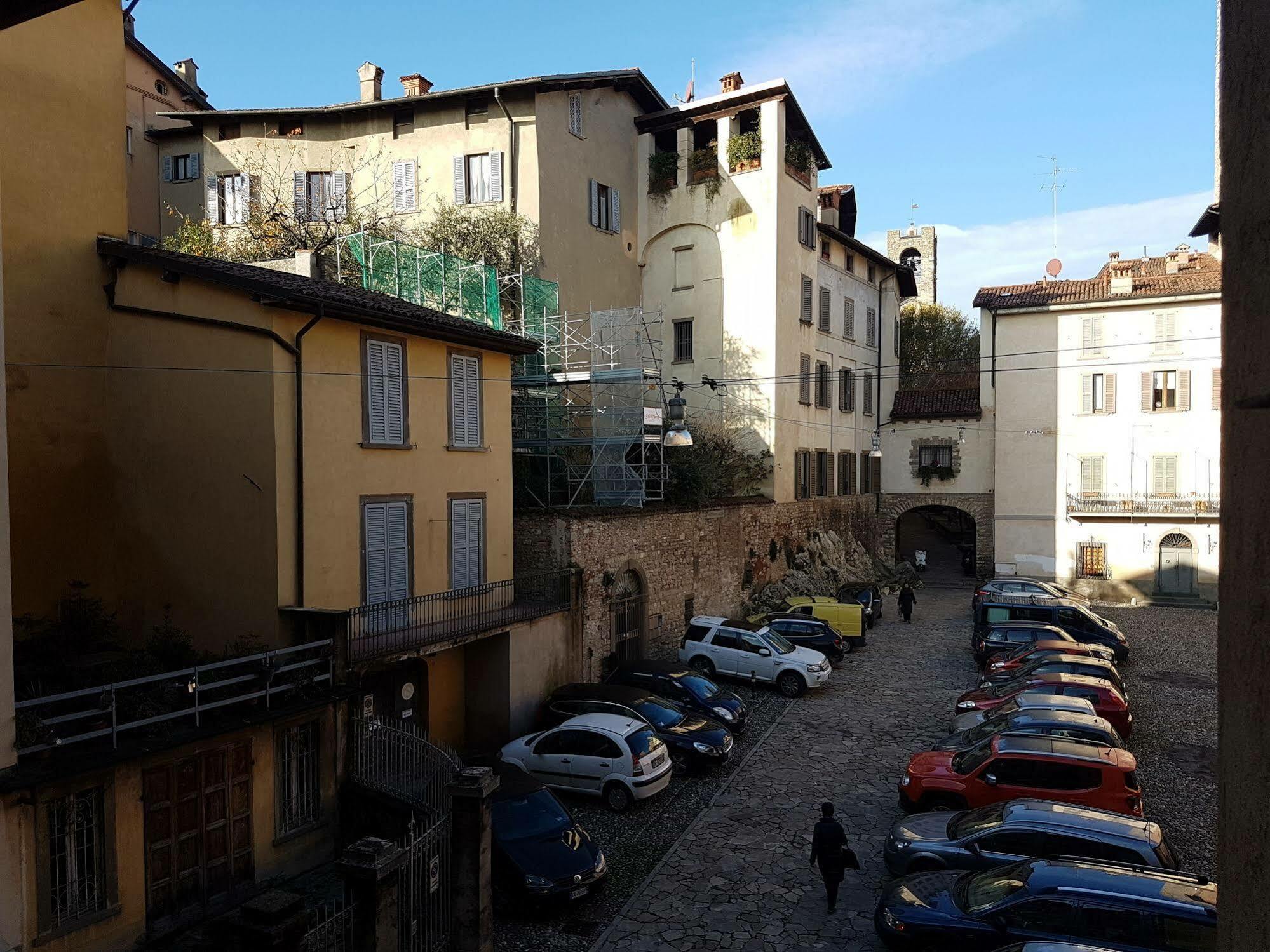 Hotel Uptown B'N'B Bérgamo Exterior foto