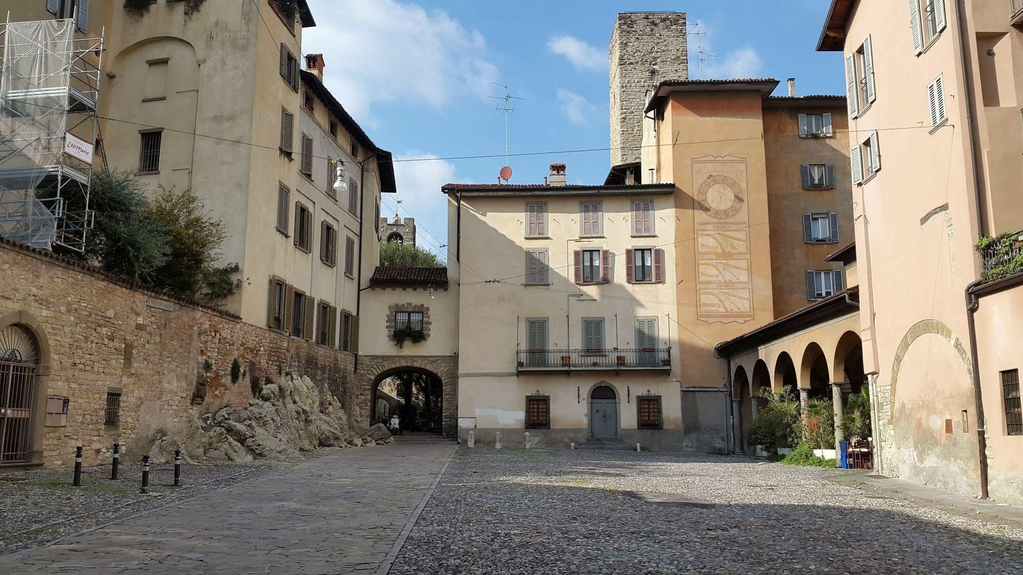 Hotel Uptown B'N'B Bérgamo Exterior foto